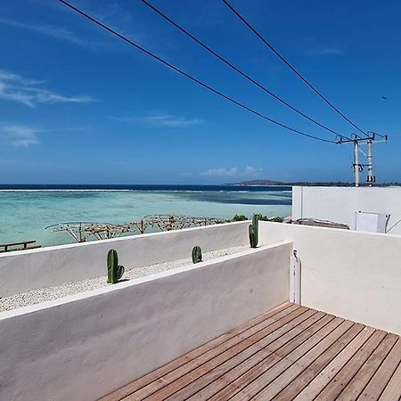 Shore Thing Gili Air Beachfront Apartment Kültér fotó