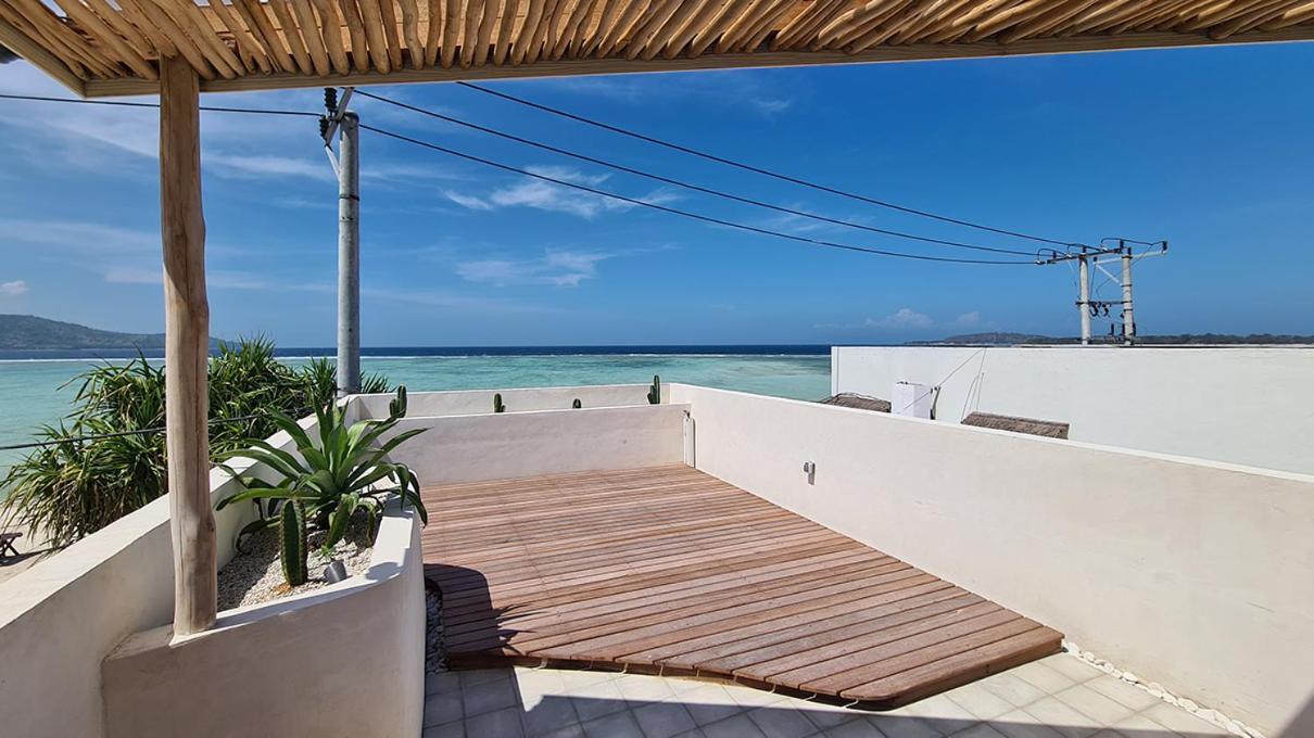 Shore Thing Gili Air Beachfront Apartment Kültér fotó