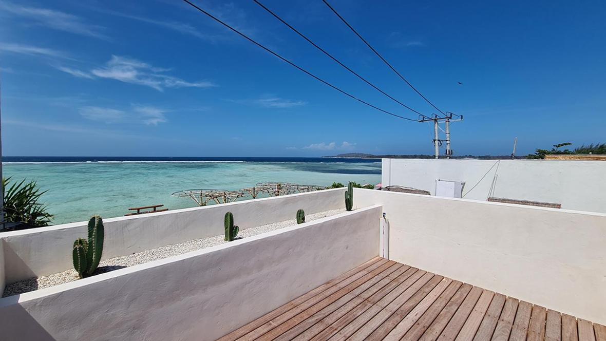 Shore Thing Gili Air Beachfront Apartment Kültér fotó