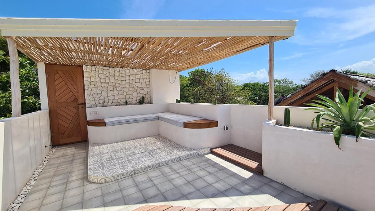 Shore Thing Gili Air Beachfront Apartment Kültér fotó
